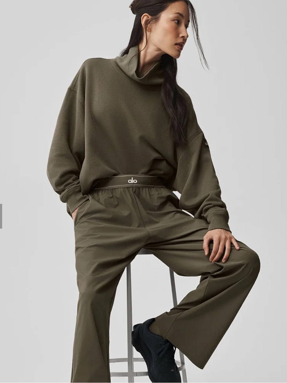 NWT Alo Yoga hazy mock neck pullover Olive Tree Limited Edition Large Cozy
